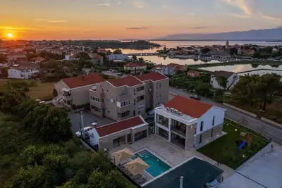 Image de Belle maison à Nin avec sauna