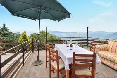 Image de Magnifique maison Ă Serrone avec WiFi