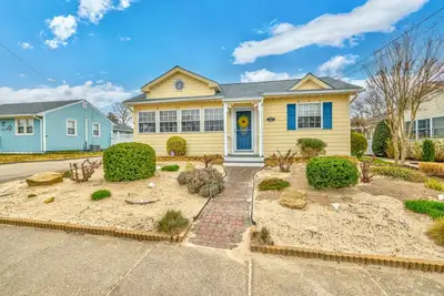 Image de Incredibly Charming Home One Short Block from Bay Beach & Spectacular Sunsets.