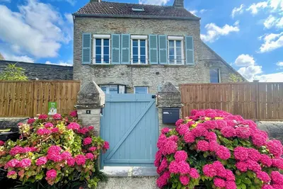 Image de Maison typique proche de la mer avec jardin clos, animaux acceptés!