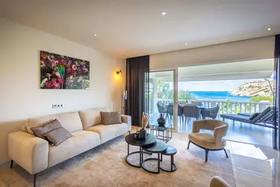 Image de Serenity by the Seascape, Marble Blue Bay Bliss