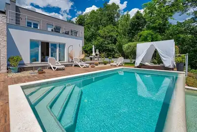 Image de Villa LIna - belle villa avec piscine a débordement proche de la plage