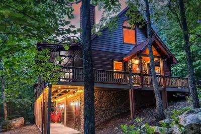 Image de Dog-friendly Blue Ridge getaway with hot tub, game room & mountain charm