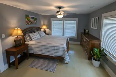 Image de Charming home in the Soda Pop district downtown. Spacious and Pet-friendly!