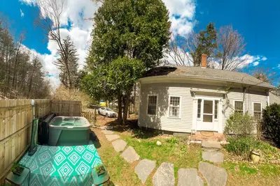 Image de In Amherst with Hot tub 4 bed 1 Bath Welcome to long mountain suite! Book today!