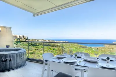 Image de Ramla views retreat: Hot Tub, pool, 2 min to beach