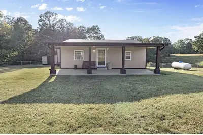 Image de Quiet Country cottage in Dickson, Tennessee. Only 40 miles from West Nashville.