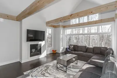 Image de Muskoka Cottage ~ Algonquin ~ Dwight ~ Lake of Bays ~ Blazing Internet ~ SmartTV