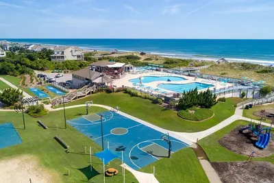 Image de Corolla Light Resort- 3 minute walk to the beach