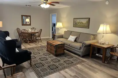 Image de Lady Lane at Sunny Hill 3br/2ba-Sleeps 6-Near Tech & Hospitals