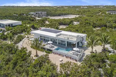 Image de Caicos Breeze Villa:  New 3 Bed Luxury Villa, Modern Design, Energy Efficient