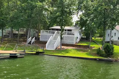 Image de Abbeville-Naturewood on Lake Secession. Newly renovated, cozy 2 Br 1 1/2 bath