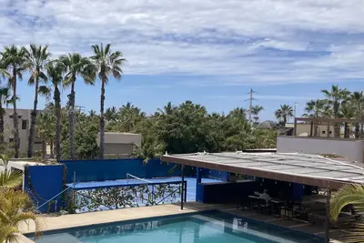 Image de Miramar Villas Beautiful heated pool & pickleball court. Villa Lola has it all!