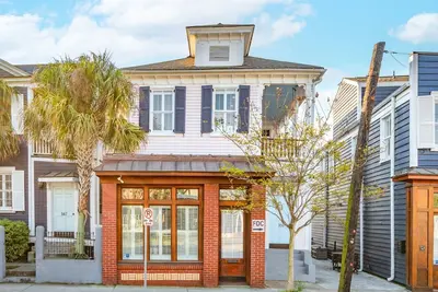 Image de Spring Complex - Walk to King St