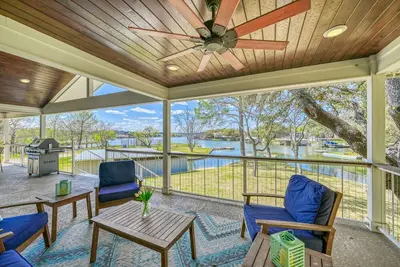 Image de 300' of Lakefront Lbj + Boat Slip + Kayaks + Fun!