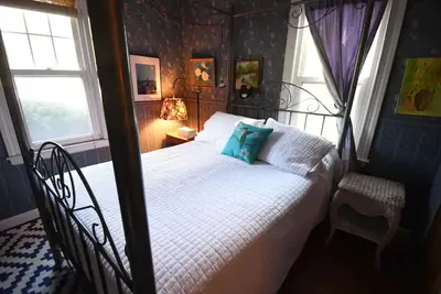 Image de Pet friendly, cozy, modest cape, two bedrooms