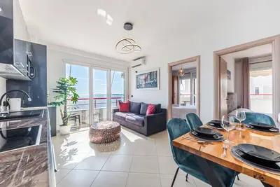 Image de Enjoy Amazing Sunset at this Beachfront Apartment