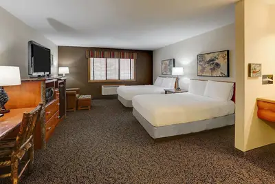 Image de Quaint Riverside Retreat w/ Indoor-Outdoor Pool! Free On-site Parking