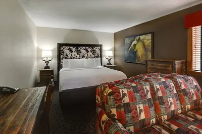 Image de Serene Getaway Near Turtle Lake! Cozy Rooms with Pool Access, Parking