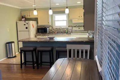 Image de Family-friendly Cottage minutes from the beach. Dogs welcomed- additional fee.