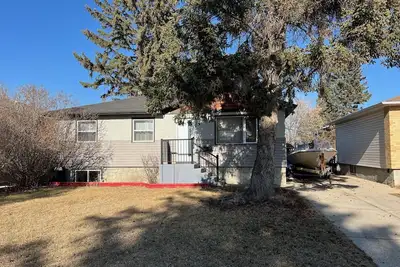 Image de Cozy 3 Bedroom Main Floor House in Mature Neighborhood