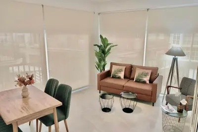 Image de Première ligne, centre. 2 chambres.