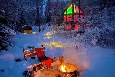 Image de Chalet On the lake / sauna, spa, trails