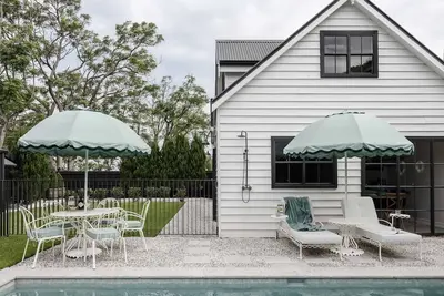 Image de Hazel House: Luxury, country style with pool in the heart of historical Berry.