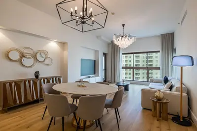 Image de Spacious 2-Bedroom Apartment with Balcony on The Palm – Golden Mile 509