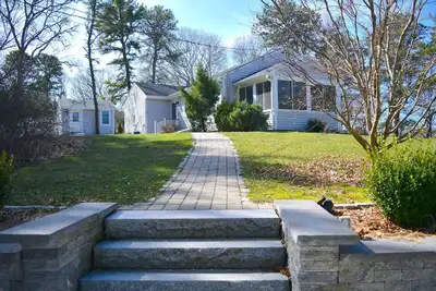 Image de 3 bedroom 2 bath Renovated Ranch with Pond Views on peaceful private 1. 5 acre lot in North Falmouth