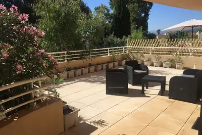 Image de Beau T2/3 rdc avec grande terrasse en Corse