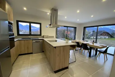 Image de Maison neuve entre lacs et montagne, idéal pour découvrir le pays savoyard!