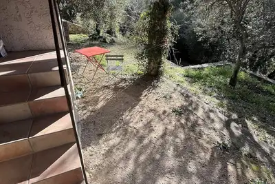 Image de Studio indépendant au cœur d’une oliveraie. Situé au pied du village de Claviers