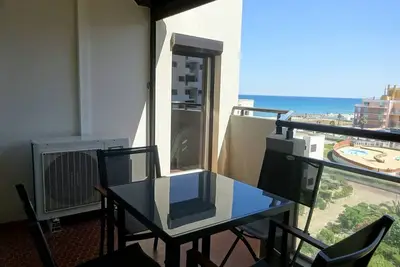 Image de Appartement 2 pièces avec terrasse au bord de l'eau, parking, climatisation