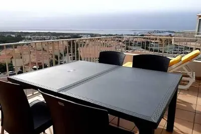 Image de Duplex avec parking privé, ascenseur, accès plage et WiFi - 2 chambres