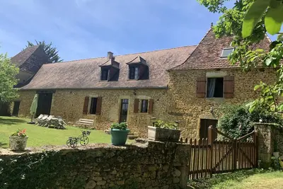Image de Charmante maison 2 chambres avec piscine et animaux acceptés à Pezuls