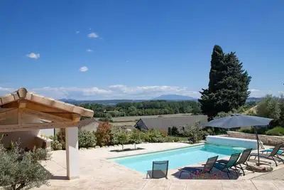 Image de La Villa avec jardin, piscine chauffée & vue Ventoux- Colonzelle