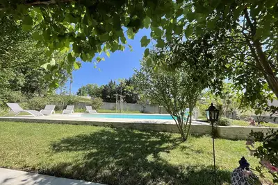 Image de Maison individuelle climatisée avec piscine au calme dans petit village