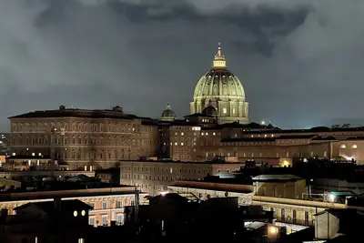 Image de Pauline's View, una splendida finestra sulle bellezze della Roma antica.