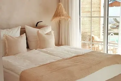 Image de Modernes Ferienhaus mit Pool und Terrasse. #lausitzerseenland #familie #dresden