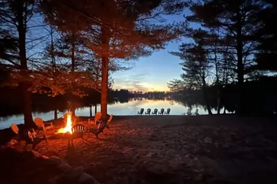 Image de 1/2 acre, 450 feet of lake frontage and a sandy beach with sunsets!