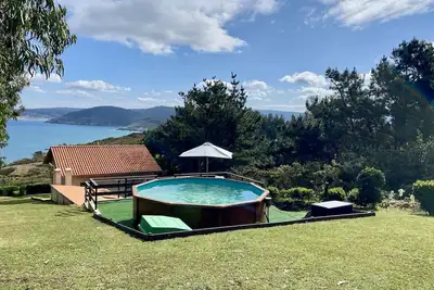 Image de Cozy, private oceanfront cottage with pool just steps to the beach!