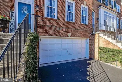 Image de High Value 3 Bedroom Townhouse - Convenient Located