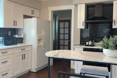 Image de Historic Gem Entire Home Mins 2 Mrkt, Dwntwn, & Trails, 2 King Beds, Arcade