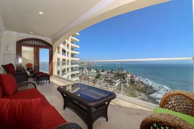 Oceanfront-LasOlasCondo-Pools&Jacuzzis-Rosarito