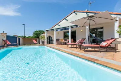 Image de Merveilleuse maison de vacances privée pour 7 personnes avec Wifi, piscine privée, Tv et terrasse