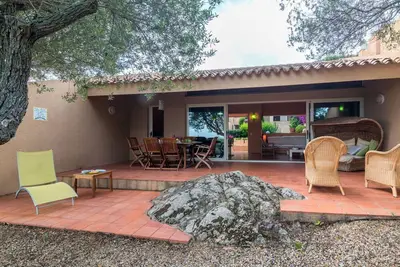 Appartement dans une maison de vacances avec piscine, climatisation, Wifi, terrasse, parking