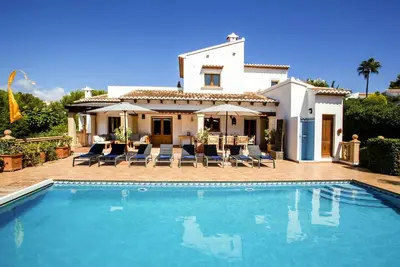 Image de Belle maison de vacances privée avec piscine privée, Wifi, climatisation, Tv, patio et parking