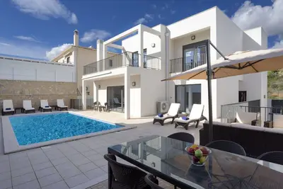 Image de Maison de vacances privée avec climatisation, piscine privée, Wifi, Tv, terrasse, vue panoramique