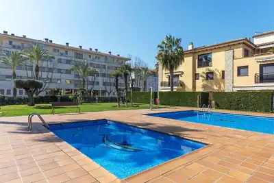 Image de Confortable appartement pour 6 personnes avec piscine, Wifi, climatisation, Tv et patio
